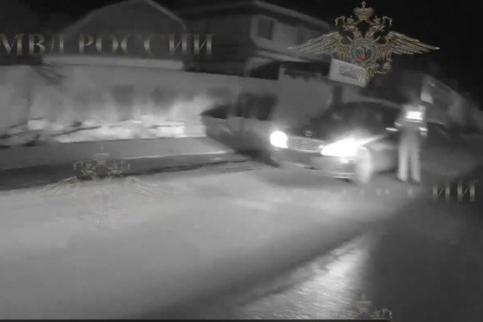 В Казани водитель без прав сбил инспектора при проверке документов