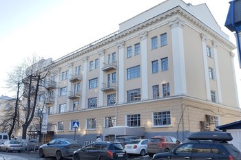 Гид по улице Япеева: монахини, золотошвеи и земства