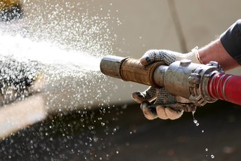 В Венгрии загорелся нефтеперерабатывающий завод, использующий российскую нефть