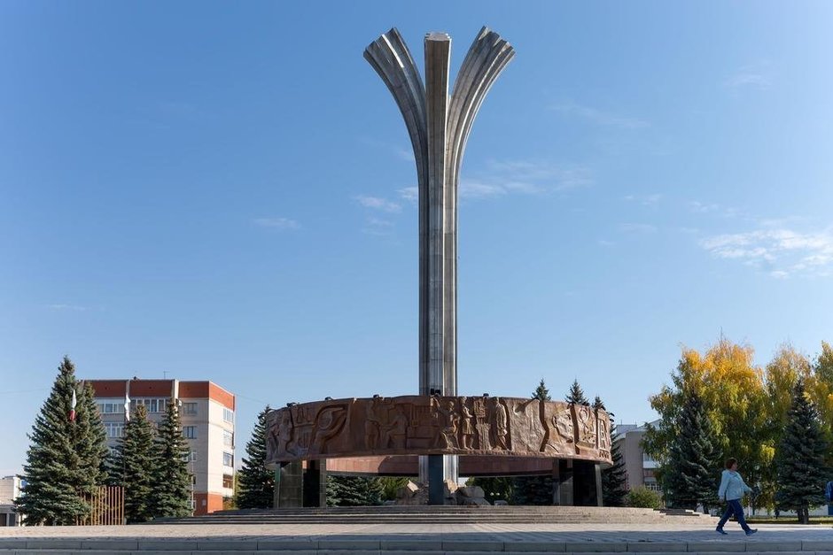 Памятник нефтяникам Лениногорска претендует на включение в реестр ОКН