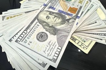 Курс доллара на выходные вырос до 75,52 рубля