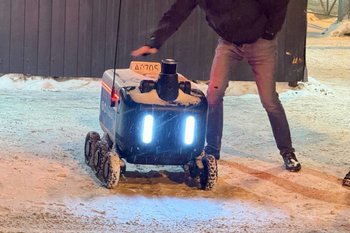 «Яндекс» назвал самые частые причины остановок роверов в Казани — дети и животные