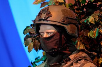 Медведев объявил о начале работы комиссии по комплектованию армии контрактниками