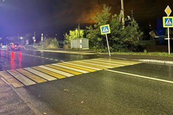 В Казани водитель фургона сбил трех подростков на переходе и скрылся