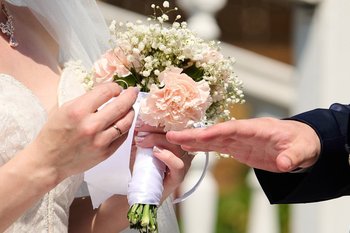 В Госдуме предложили ввести собеседования для пресечения браков, используемых для получения ВНЖ