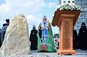 Минниханов и патриарх Кирилл поучаствовали в освящении закладного камня собора в Набережных Челнах