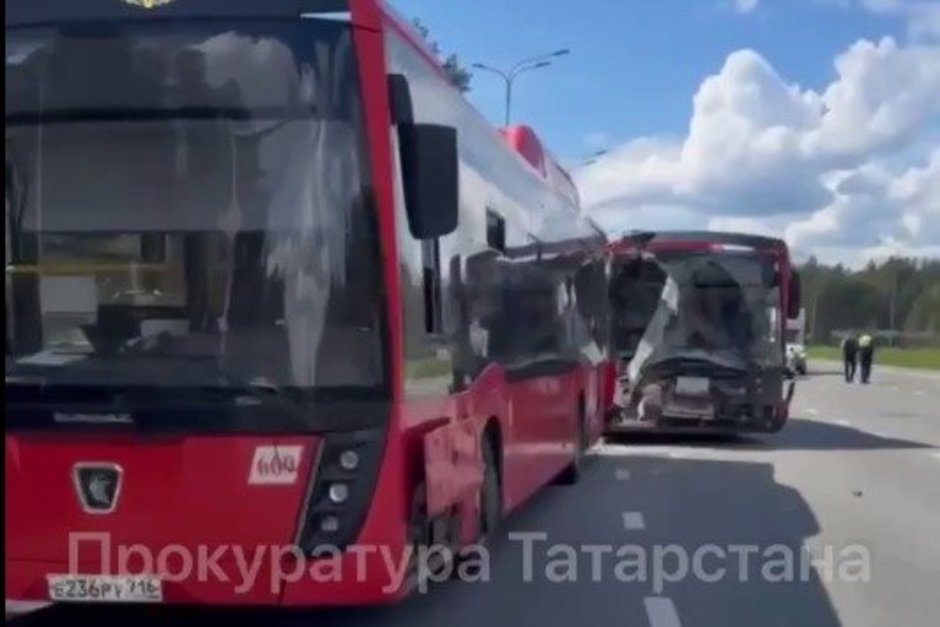 В ДТП с автобусами на Горьковском шоссе в Казани пострадали 16 человек — в том числе и дети