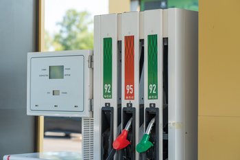 В Штабе по топливу обсудили поставки для транспорта, перевозящего продукты