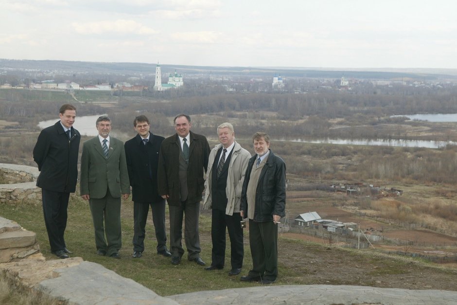 24 апреля 2006 г. переговоры между ОАО «ТАИФ» и ОК «РУСАЛ» о подписании меморандума о создании совместного предприятия на базе комплекса «ТАИФ-НК»