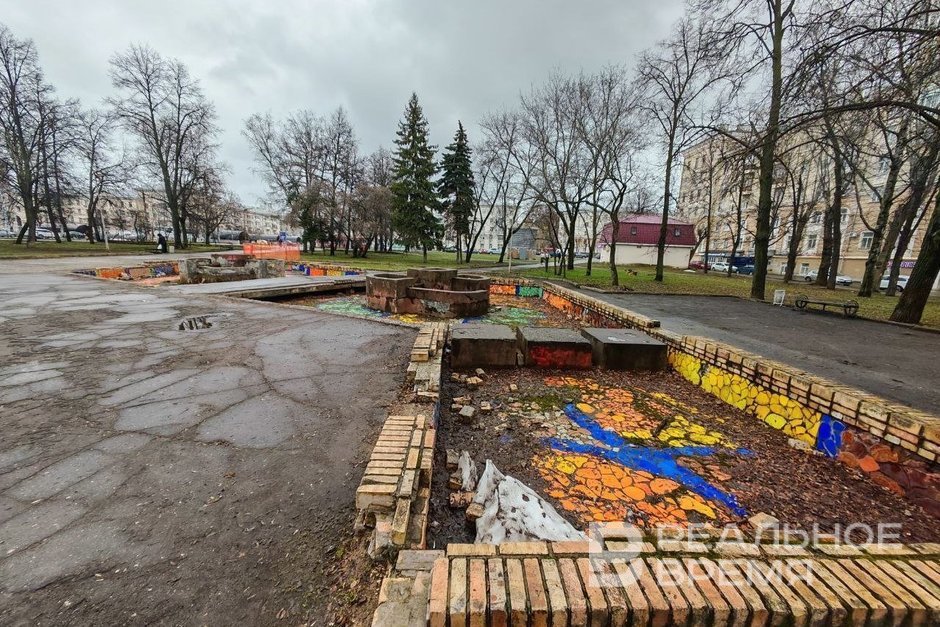 В Казани в сквере «Тебриз» демонтируют два фонтана — жители против