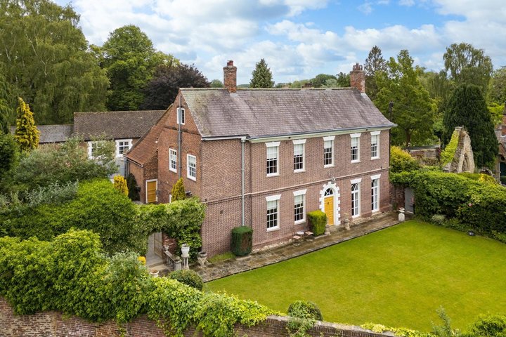 Дом автора «Алисы в Стране чудес» в Северном Йоркшире выставлен на продажу за $2,17 млн