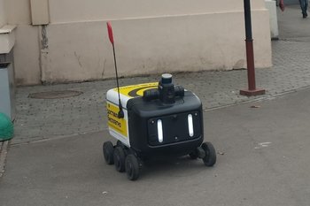 В двух районах Казани начали ездить роботы-доставщики