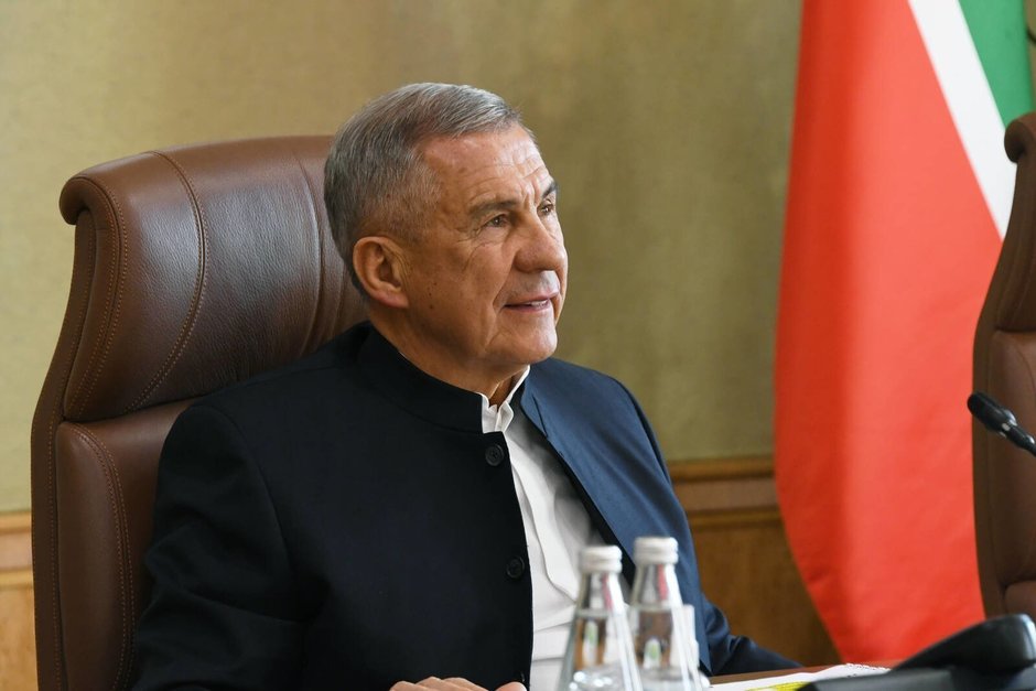 Раис Татарстана Минниханов вручил главе Росприроднадзора орден «Дуслык»