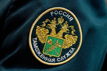 В аэропорту Казани задержали коммерческую партию национальной одежды