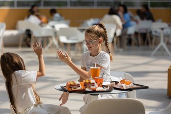 Путин подписал закон о повышении штрафов за продажу энергетиков детям