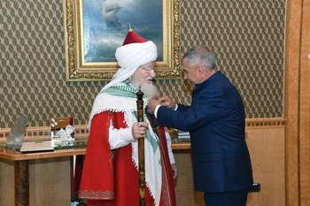 Рустам Минниханов наградил муфтия Таджуддина государственной наградой