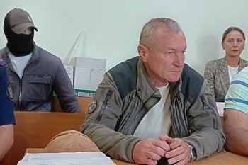 Инициировал дела с «нарисованным ущербом»? Экс-помощнику прокурора Лениногорска предъявили взятку бензином