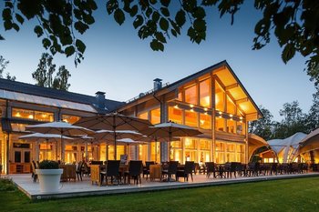 Как объекты коммерческой недвижимости из дерева завоевывают Россию