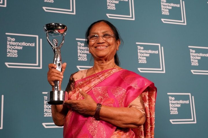 «Тысяча светлячков» над Лондоном: как Бану Муштак и ее Heart Lamp вошли в историю Международного «Букера»