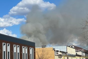 В Ростове пожар охватил торговый центр и соседний дом площадью 800 кв. м