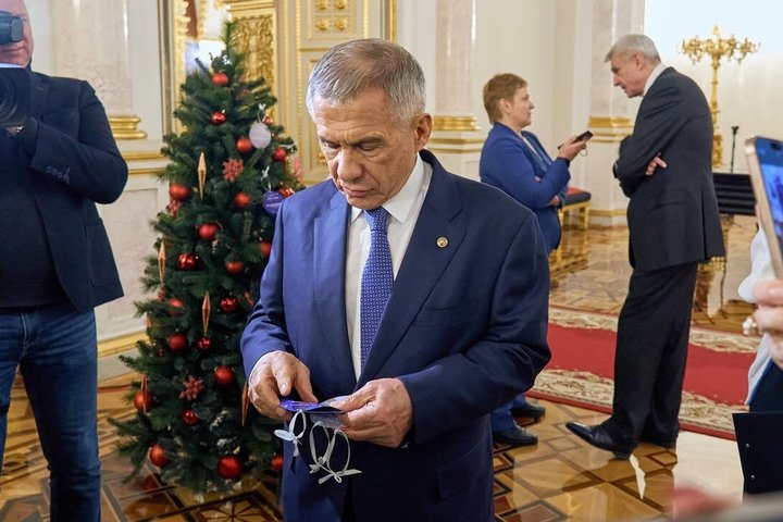 Минниханов принял участие во Всероссийской благотворительной акции «Елка желаний»