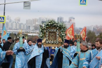 В Казани прошел крестный ход в праздник Казанской иконы Божией Матери