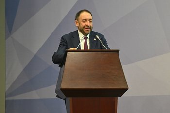 Премьер‑министр Татарстана Песошин поздравил ученых с Днем российской науки