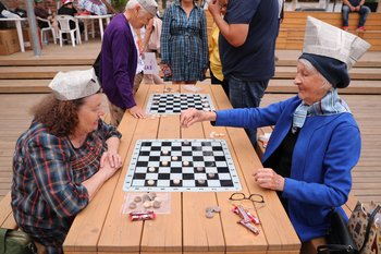 СФР перечислит пенсии досрочно перед празднованием Дня России