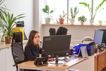 Более половины россиян стремятся к полному порядку на рабочем месте