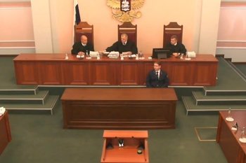 Долина потребовала закрыть процесс по делу «продажи» квартиры Полине Лурье