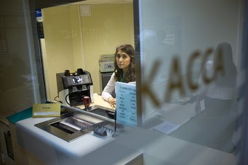 Банки опровергли возможные проблемы у россиян с картами Visa и Mastercard
