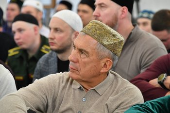 Минниханов принял участие в праздничном богослужении в казанской мечети «Аль-Марджани»