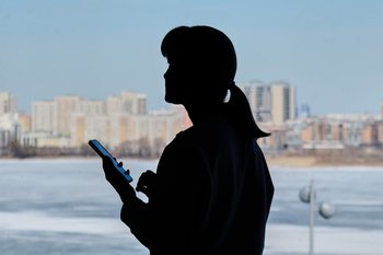 Эксперт: «ошибочный перевод» и помощь незнакомцам — главные способы вербовки дропперов