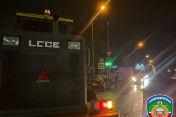 В Казани в результате столкновения погрузчика и Nissan погибла девушка