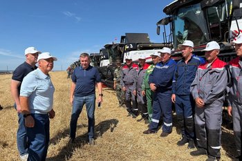 Минниханов проверил, как идут уборочные работы на полях Татарстана