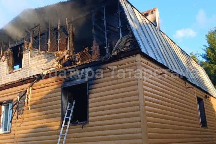 В Татарстане в селе Высокая Гора произошел пожар: обнаружены тела женщины и двух малолетних детей