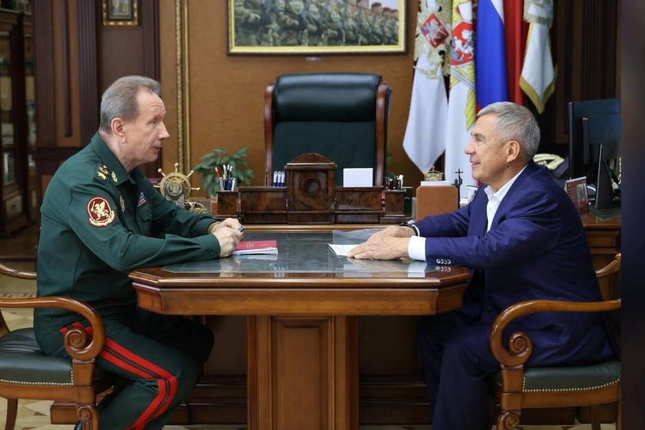 Минниханов обсудил вопросы безопасности с директором Росгвардии Золотовым