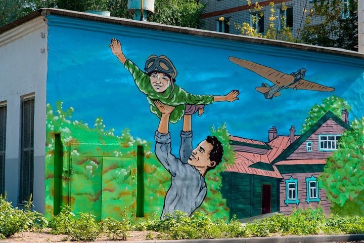 В Казани появился мурал в честь Героя Советского Союза Валерия Чкалова