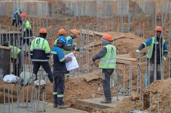 Число мигрантов на стройках России выросло за год на 5%