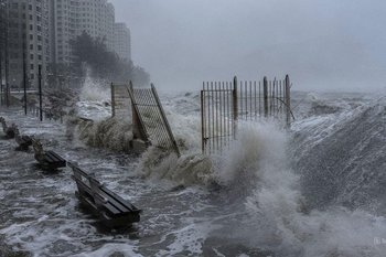 Тайфун «Рагаса» обрушился на Китай: на Тайване — 15 жертв