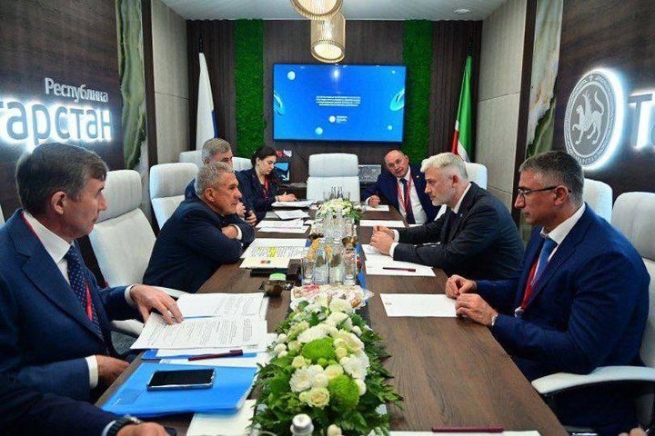 Рустам Минниханов обсудил развитие скоростных пассажирских перевозок в Татарстане