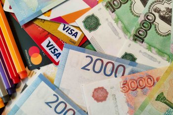 Откат в кеш: в России растет оборот наличных средств