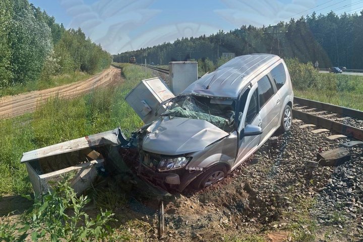 В Елабужском районе водитель Lada погиб при столкновении с поездом