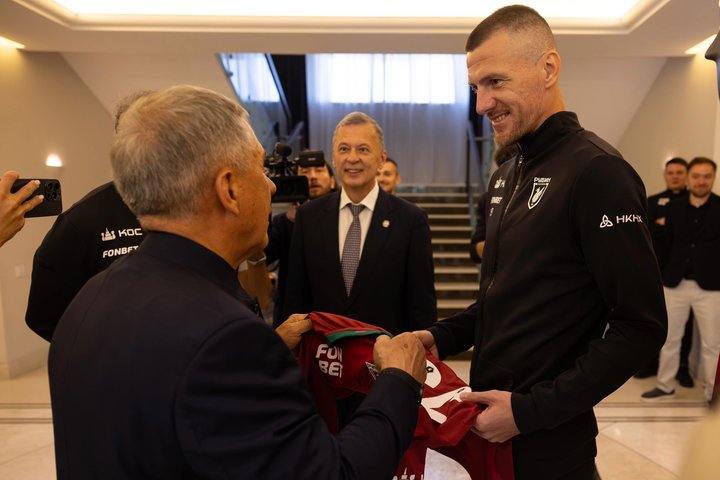 Капитан «Рубина» объяснил, почему Минниханову всегда дарят футболки с номером «99»