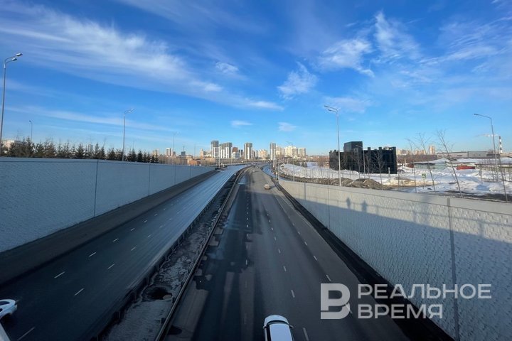 В Казани продолжается строительство второго этапа Вознесенского тракта — строят мост и пешеходные переходы