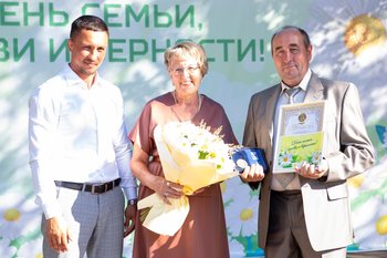 Семья ветерана нефтепереработки Анатолия Мыльникова награждена медалью «За любовь и верность»