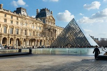 Telegraph: в ограблении Лувра мог быть замешан один из охранников