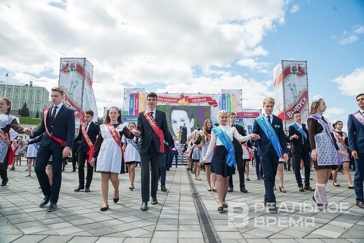 Последний звонок в России пройдет 26 мая, выпускные — 27 июня