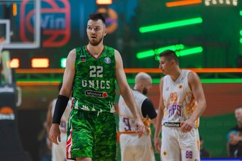 УНИКС потерял форварда Стуленкова до конца сезона из-за тяжелой травмы