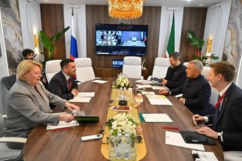 Минниханов обсудил с Амировым и Потокер организацию работы завода в Елабуге